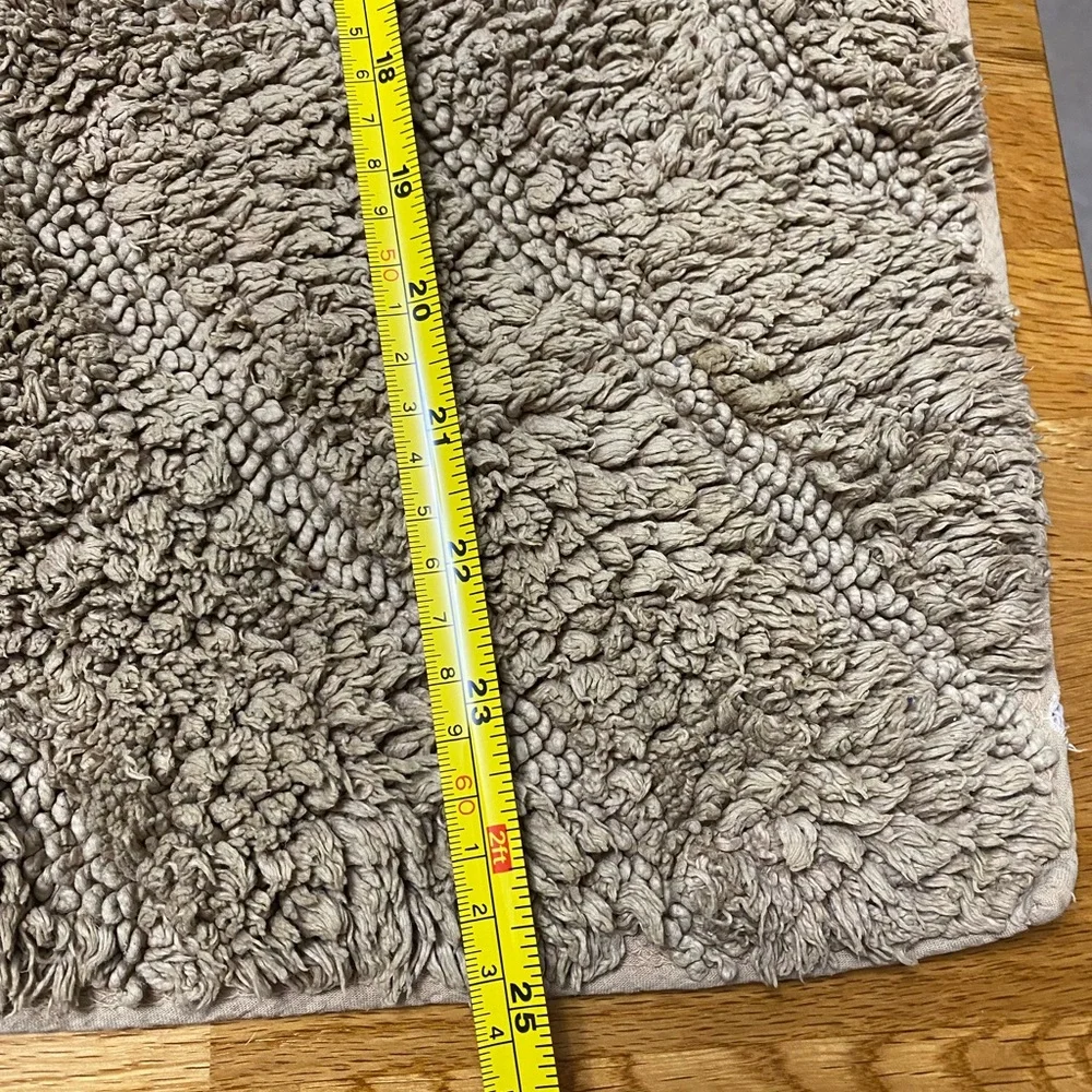 EUC bath mat/rug